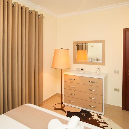 Tafa Deluxe Apartment Vlore Bagian luar foto
