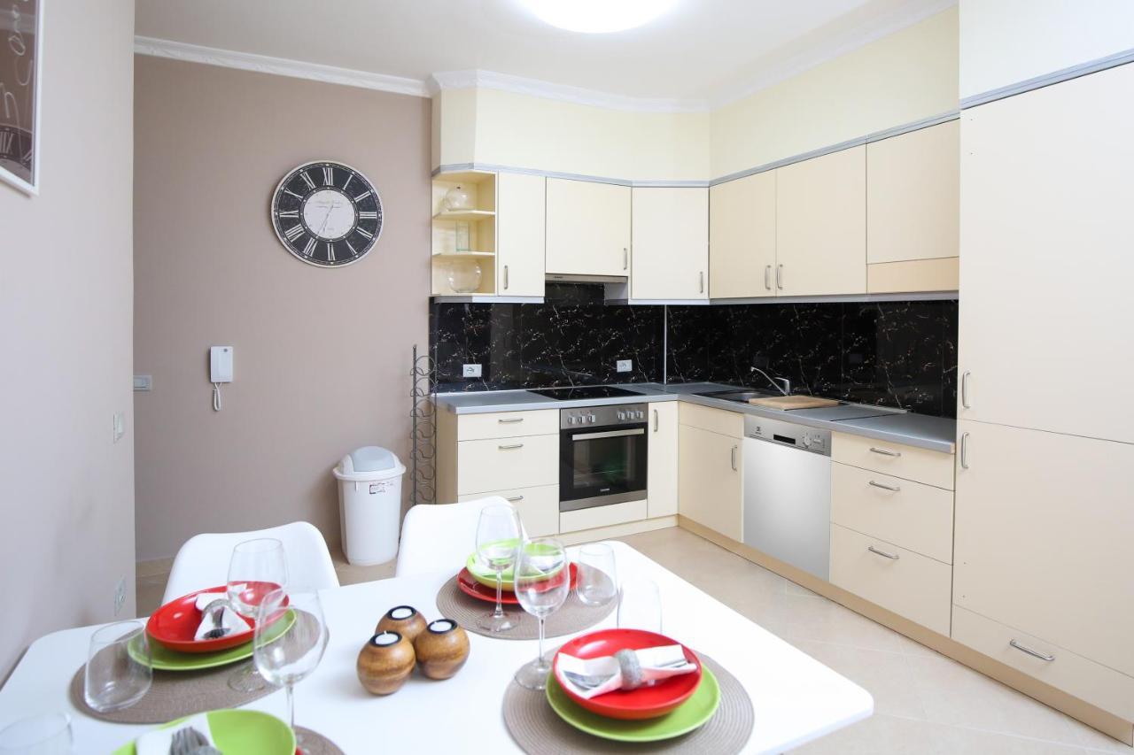 Tafa Deluxe Apartment Vlore Bagian luar foto